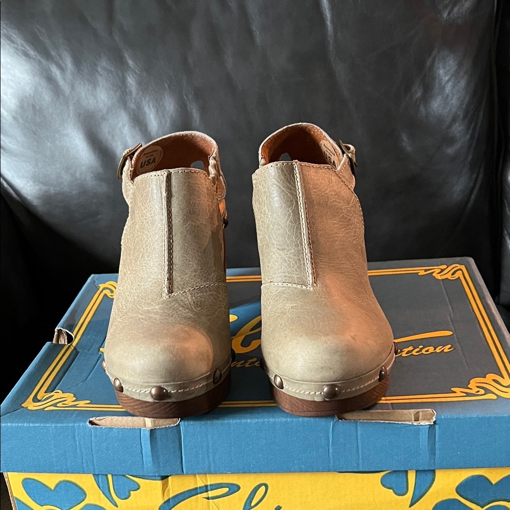 Sbicca Beige Leather Mules with Wooden Heel (Brand New) - Picture 2 of 9